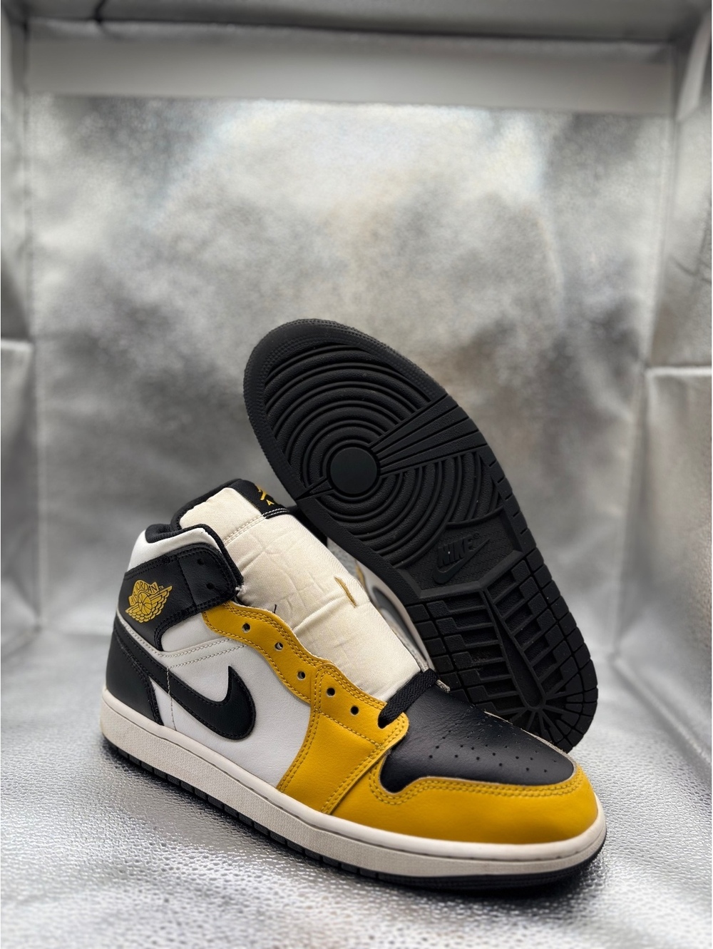 Air Jordan 1 mid yellow Orche